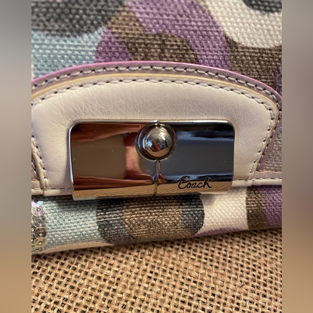 Coach wristlet - Picture 5 of 11
